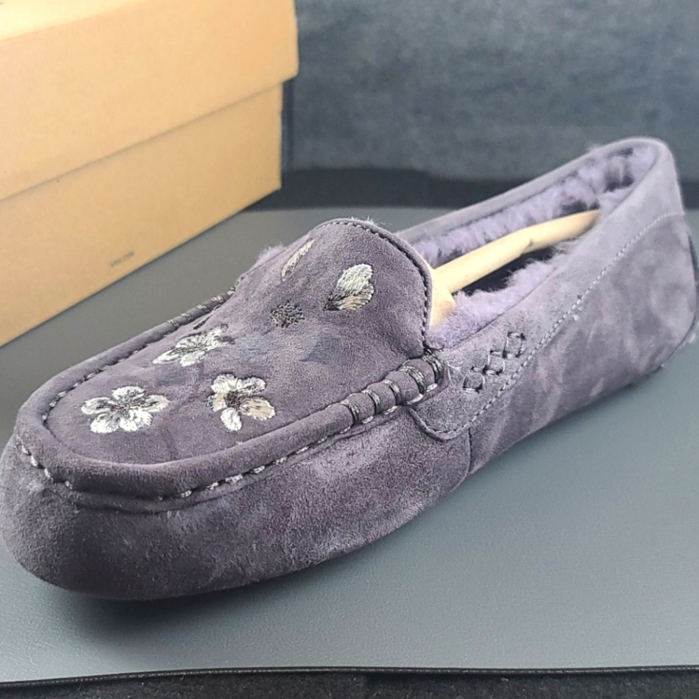 ¹Ugg-Ansley Blossom slippers